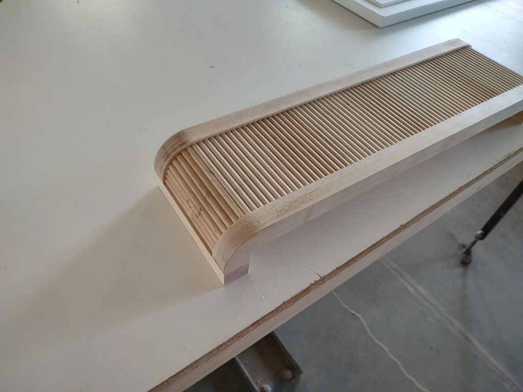 custom cut rounded decorative molding